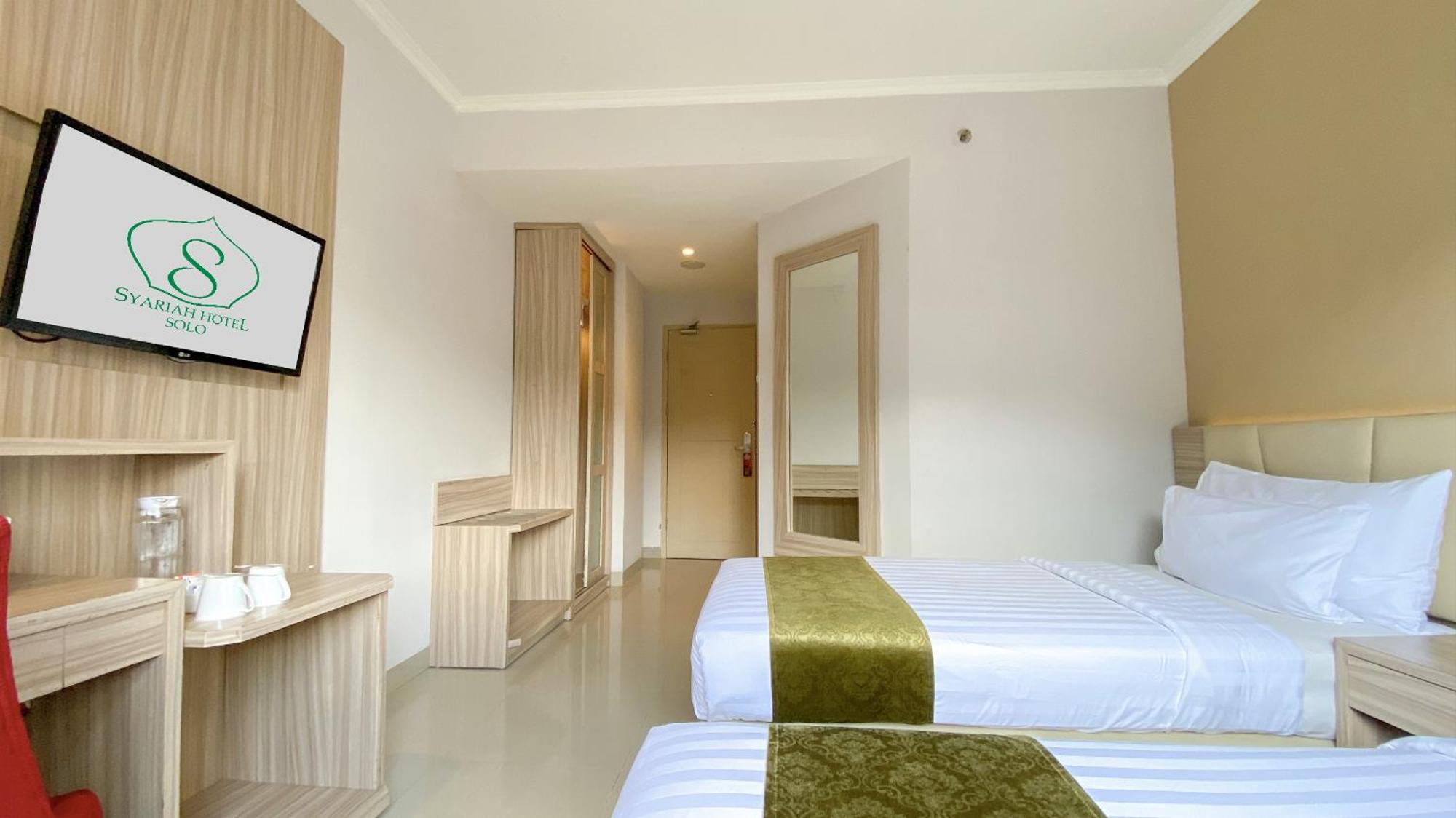 Lorin Syariah Solo Hotel Exterior photo