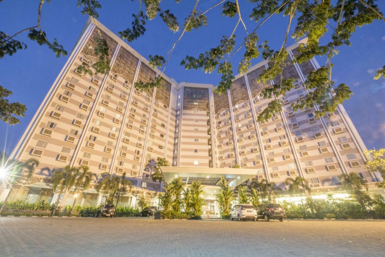 Lorin Syariah Solo Hotel Exterior photo